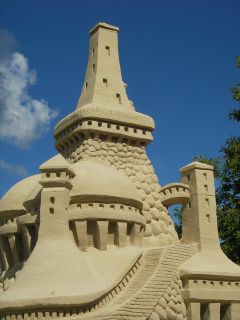 UdThors Hus snit af sandskulpturen "Thors hus" 
